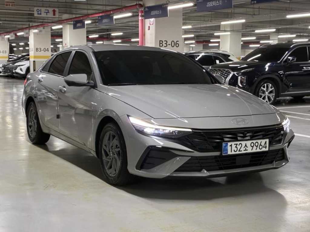 HYUNDAI Avante - Vista 3
