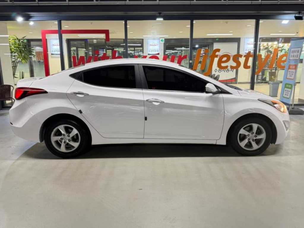 HYUNDAI Avante - Vista 2