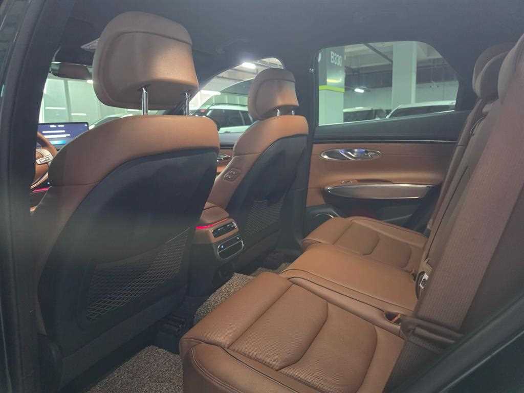 Genesis GV70 - Vista 9