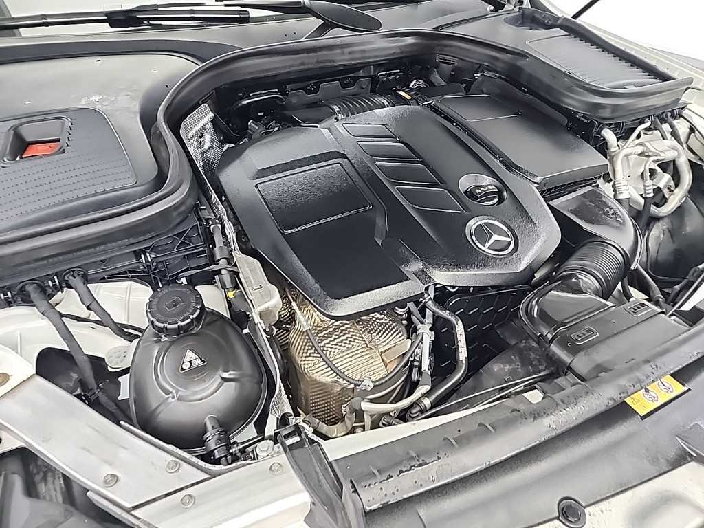 Mercedes Benz GLC Class - Vista 5