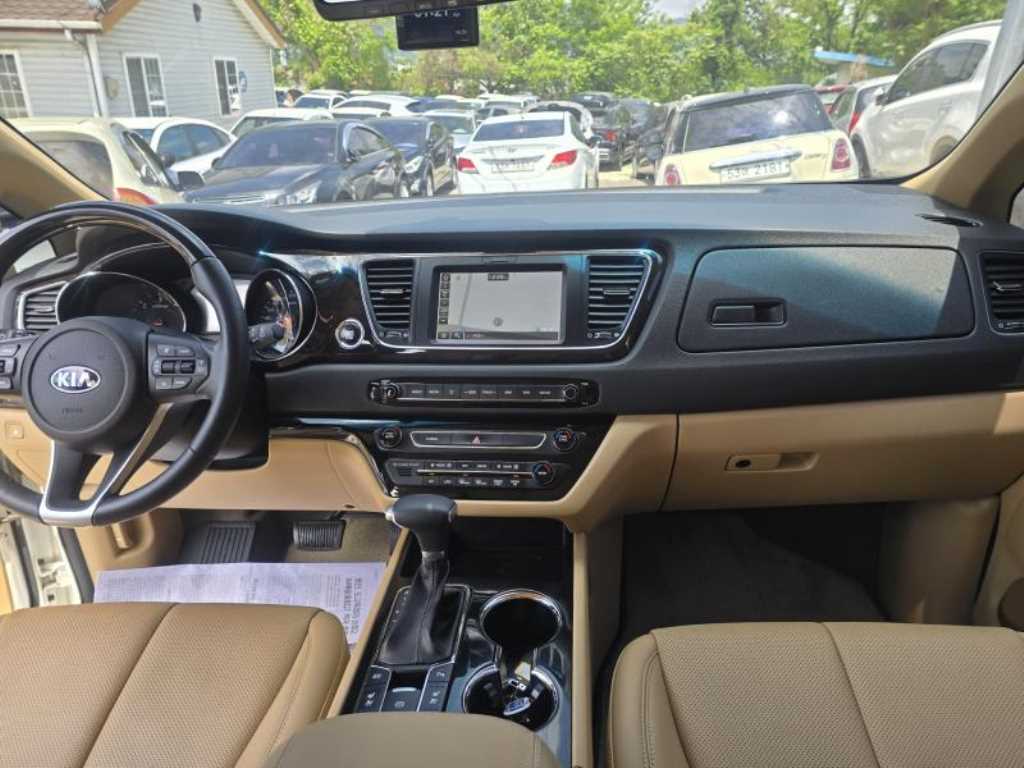 KIA Carnival - Vista 9
