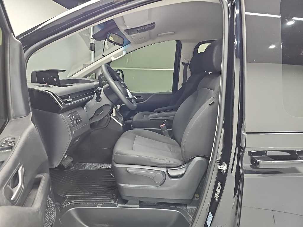 HYUNDAI Staria - Vista 11