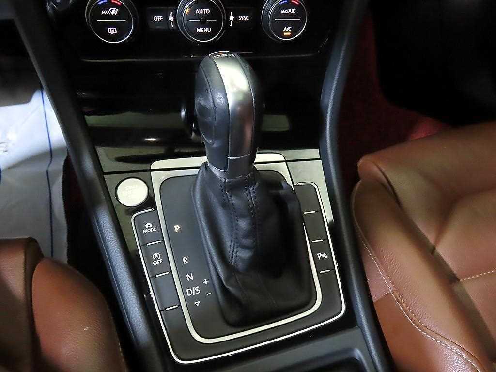 Volkswagen Golf - Vista 12