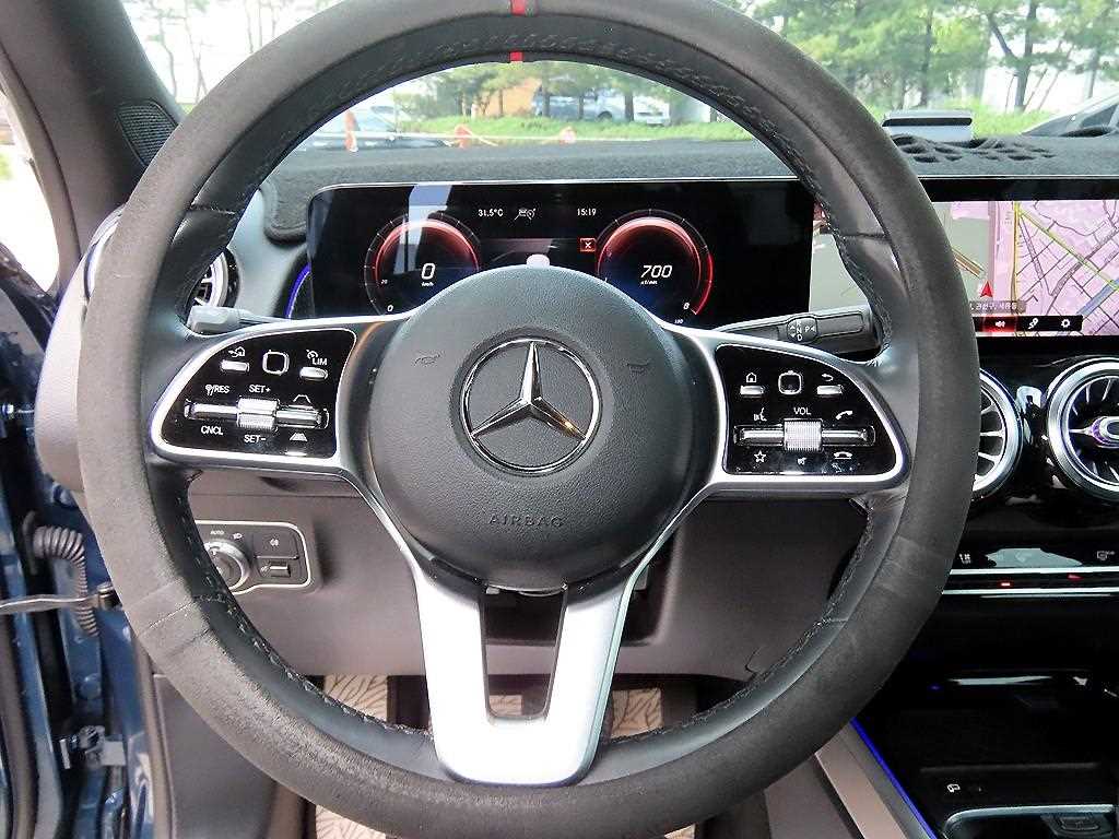 Mercedes Benz GLB Class - Vista 8