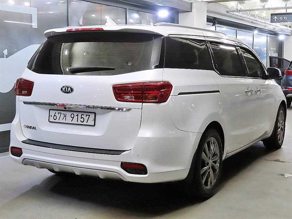 KIA Carnival - Vista 4