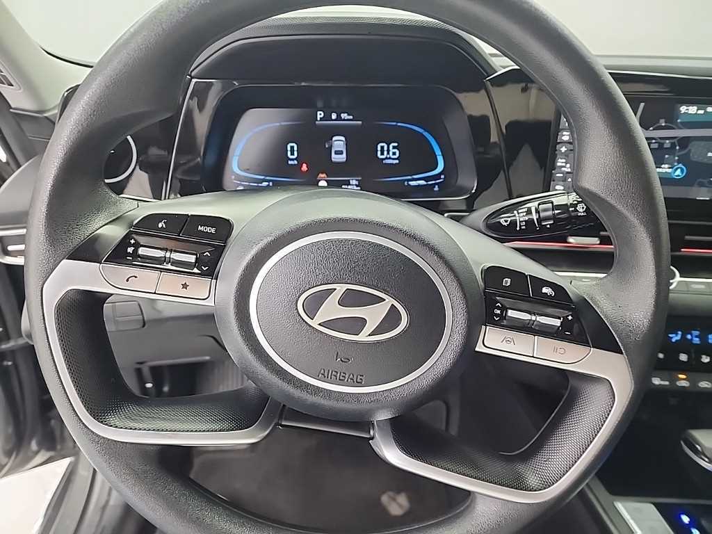 HYUNDAI Avante - Vista 9