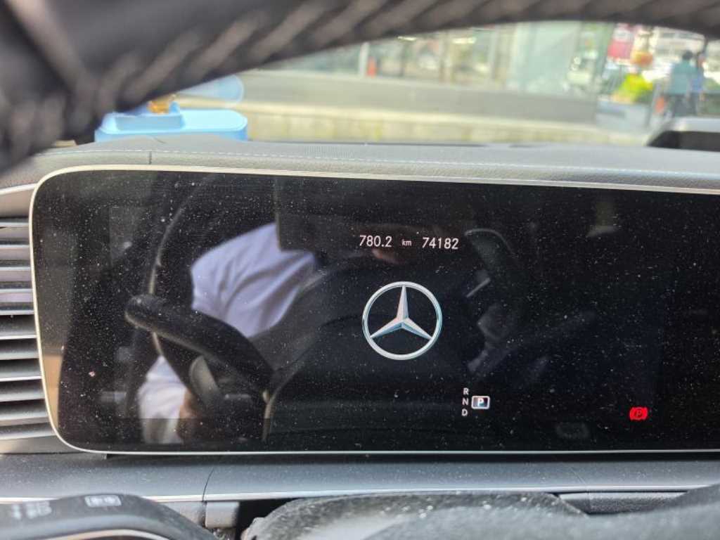 Mercedes Benz GLE Class - Vista 3