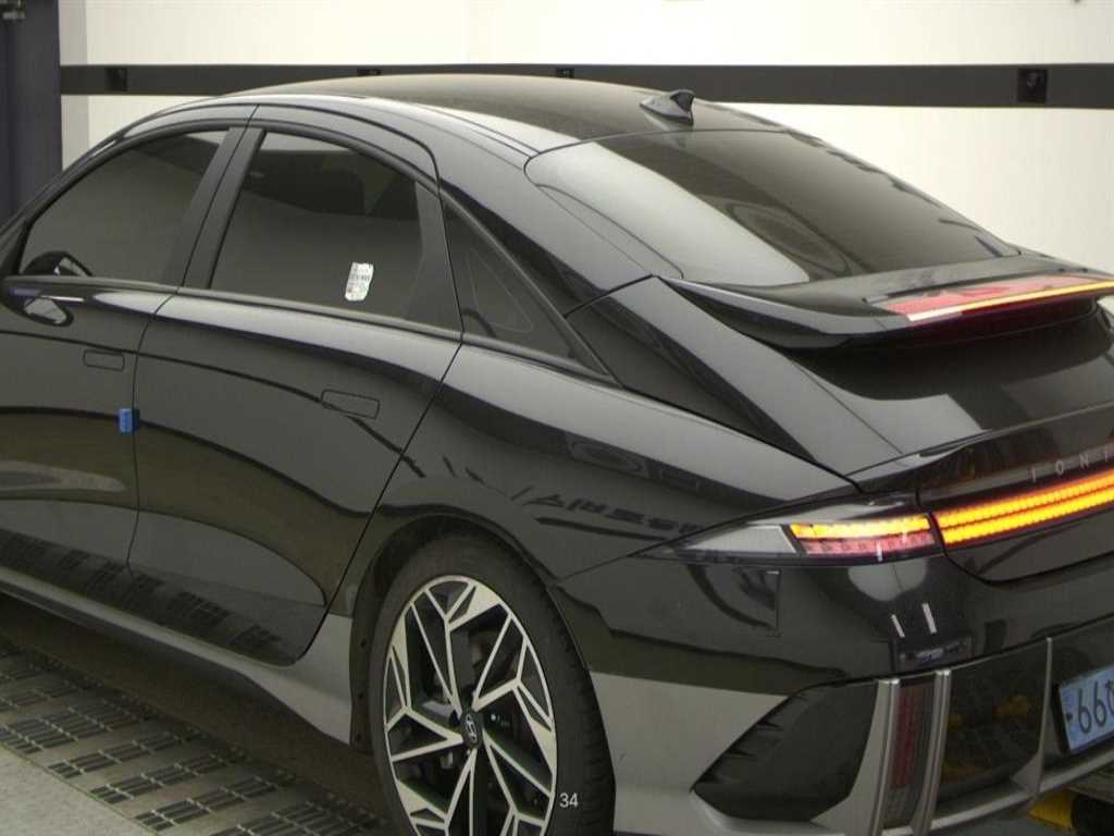 HYUNDAI Ioniq 6 - Vista 6