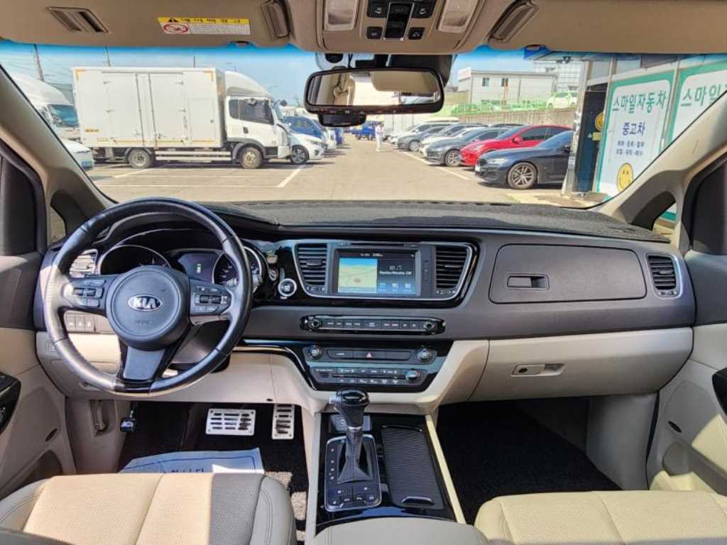 KIA Carnival - Vista 6