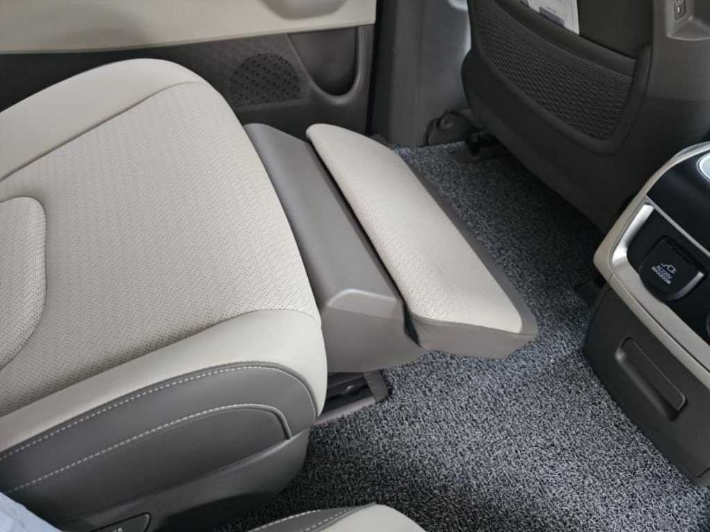 KIA Carnival - Vista 10