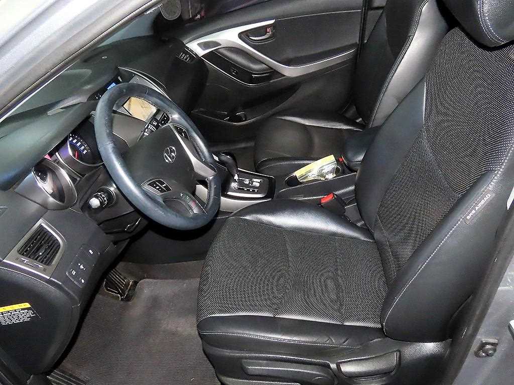 HYUNDAI Avante - Vista 6
