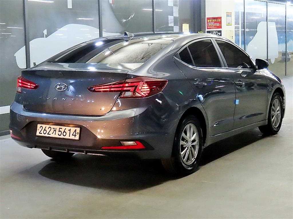 HYUNDAI Avante - Vista 4