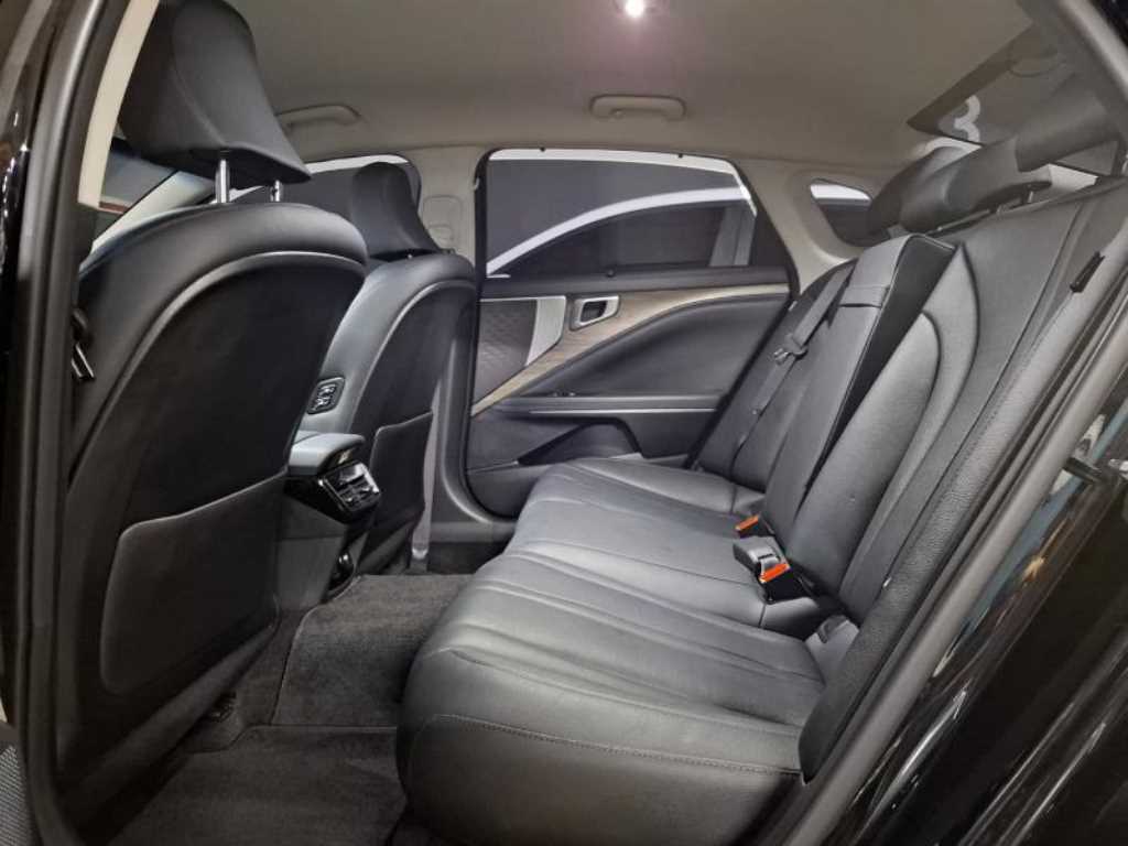 KIA K8 - Vista 7
