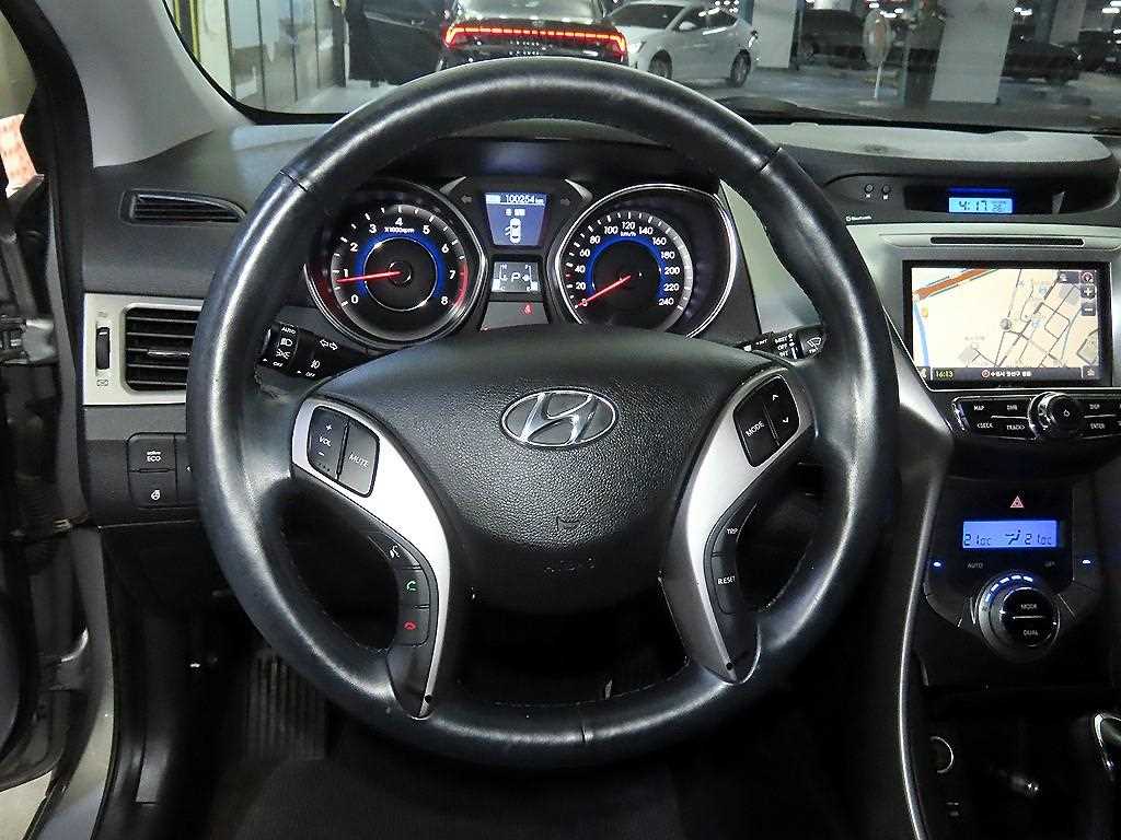 HYUNDAI Avante - Vista 8