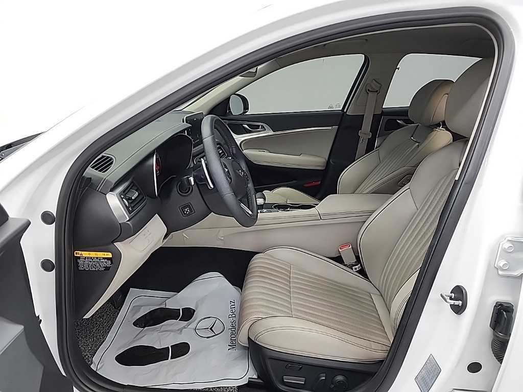 Genesis G70 - Vista 11