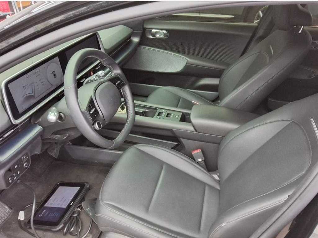 HYUNDAI Ioniq 6 - Vista 12