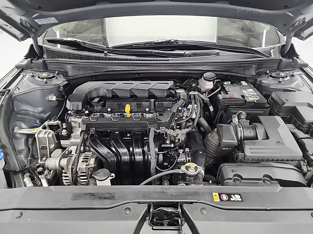 HYUNDAI Avante - Vista 5