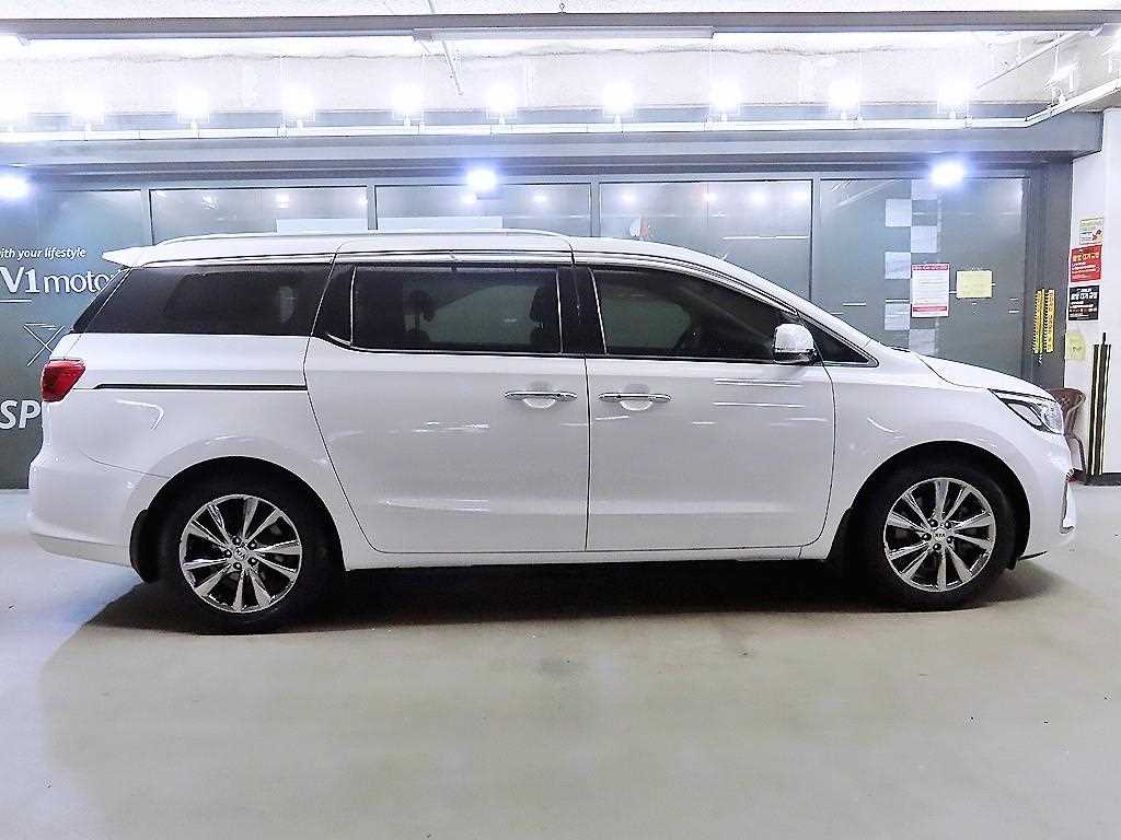 KIA Carnival - Vista 3
