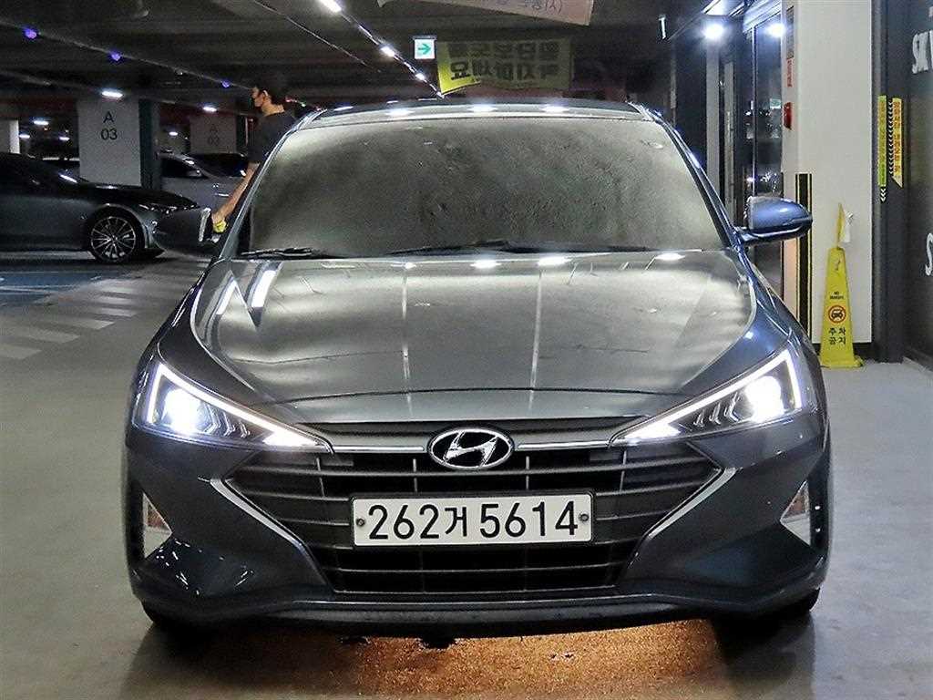 HYUNDAI Avante - Vista 2