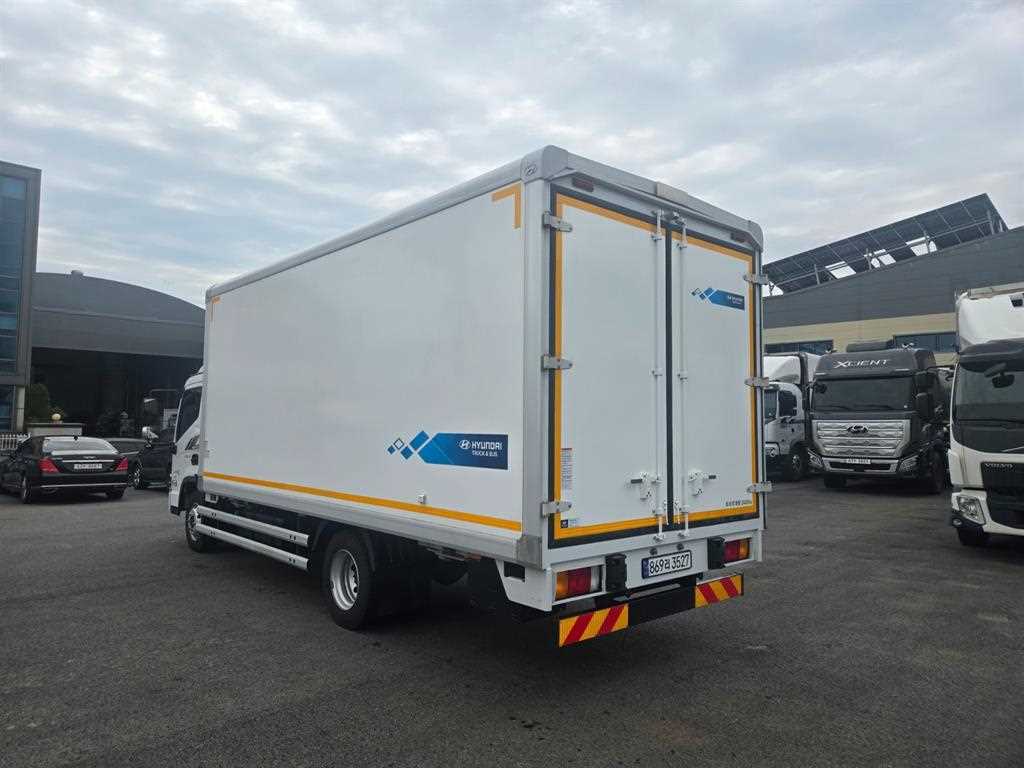 medium and large cargo truck - Vista 6