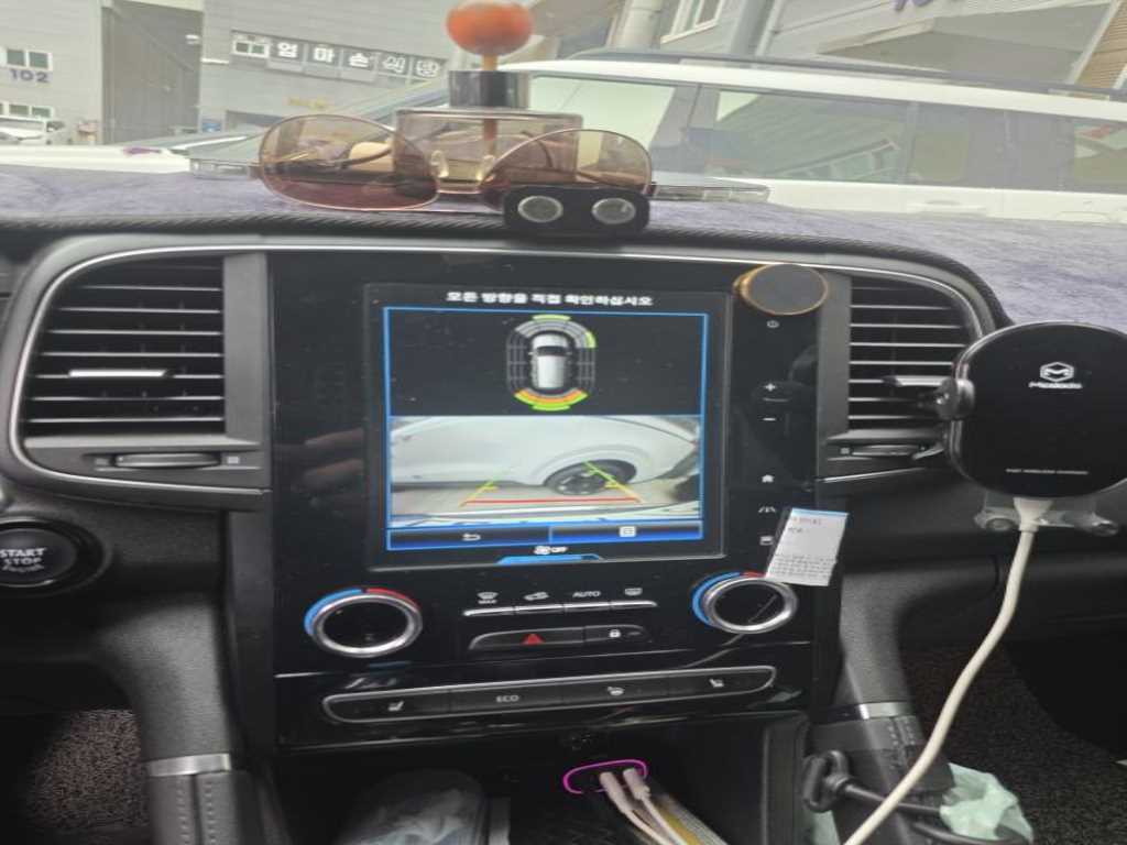 SAMSUNG QM6 - Vista 5