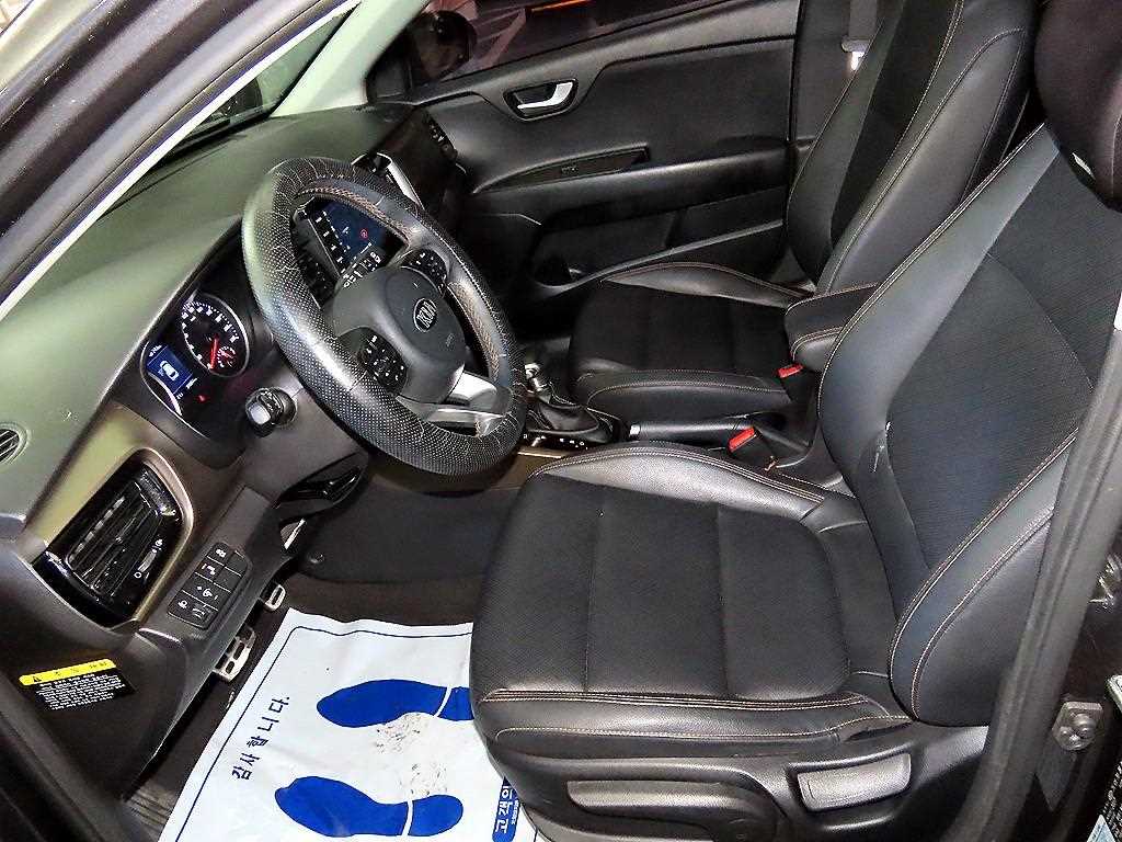 KIA Stonic - Vista 6