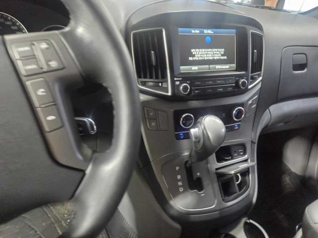 HYUNDAI Starex - Vista 3