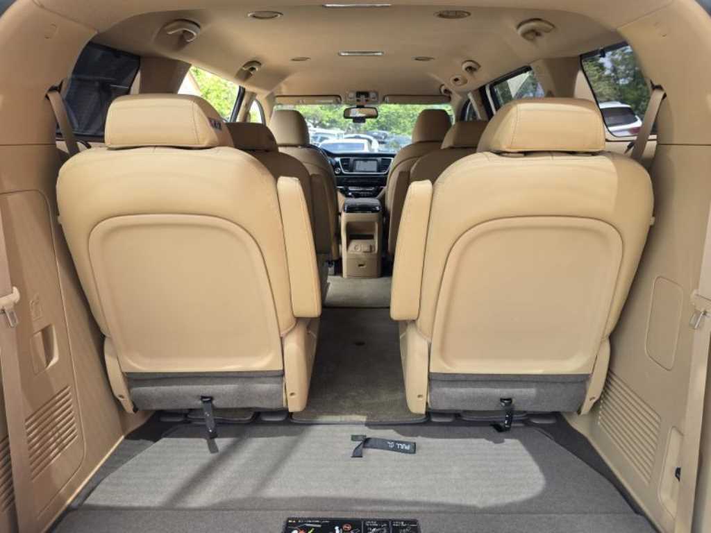 KIA Carnival - Vista 8