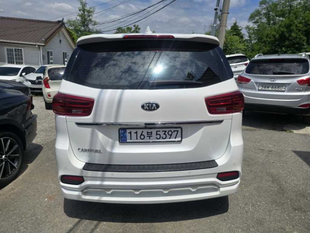 KIA Carnival - Vista 5