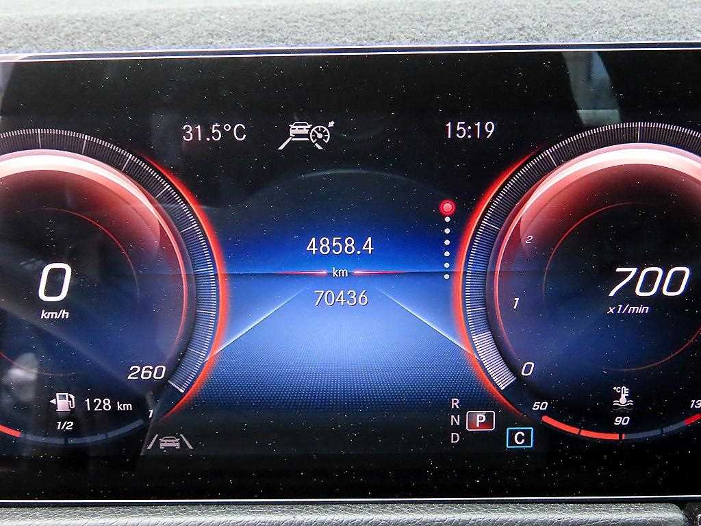 Mercedes Benz GLB Class - Vista 9