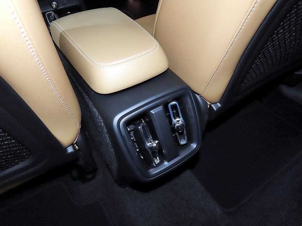 Volvo XC40 2022 Blanco - Importación desde Corea - HF Imports Iquique - Foto 14