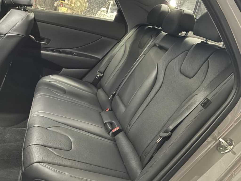 HYUNDAI Avante - Vista 12