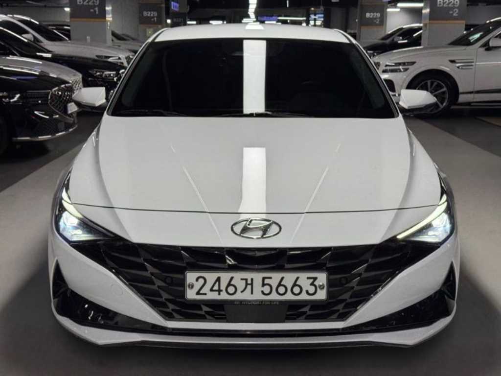 HYUNDAI Avante - Vista 2
