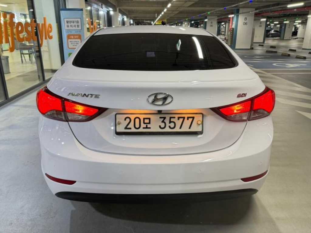 HYUNDAI Avante - Vista 4