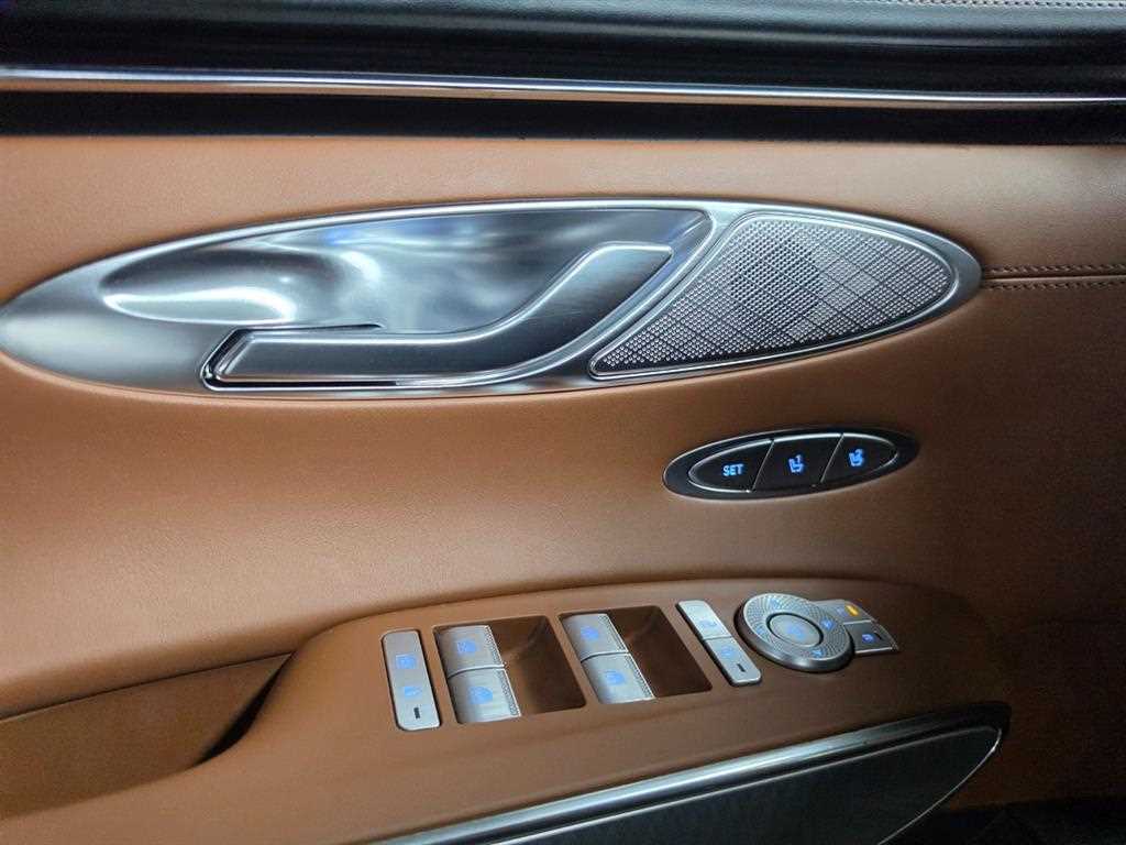 Genesis GV70 - Vista 8