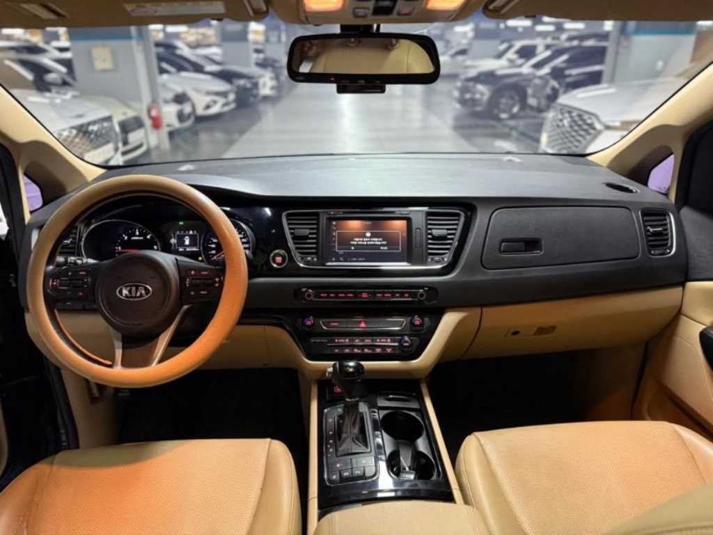 KIA Carnival - Vista 9