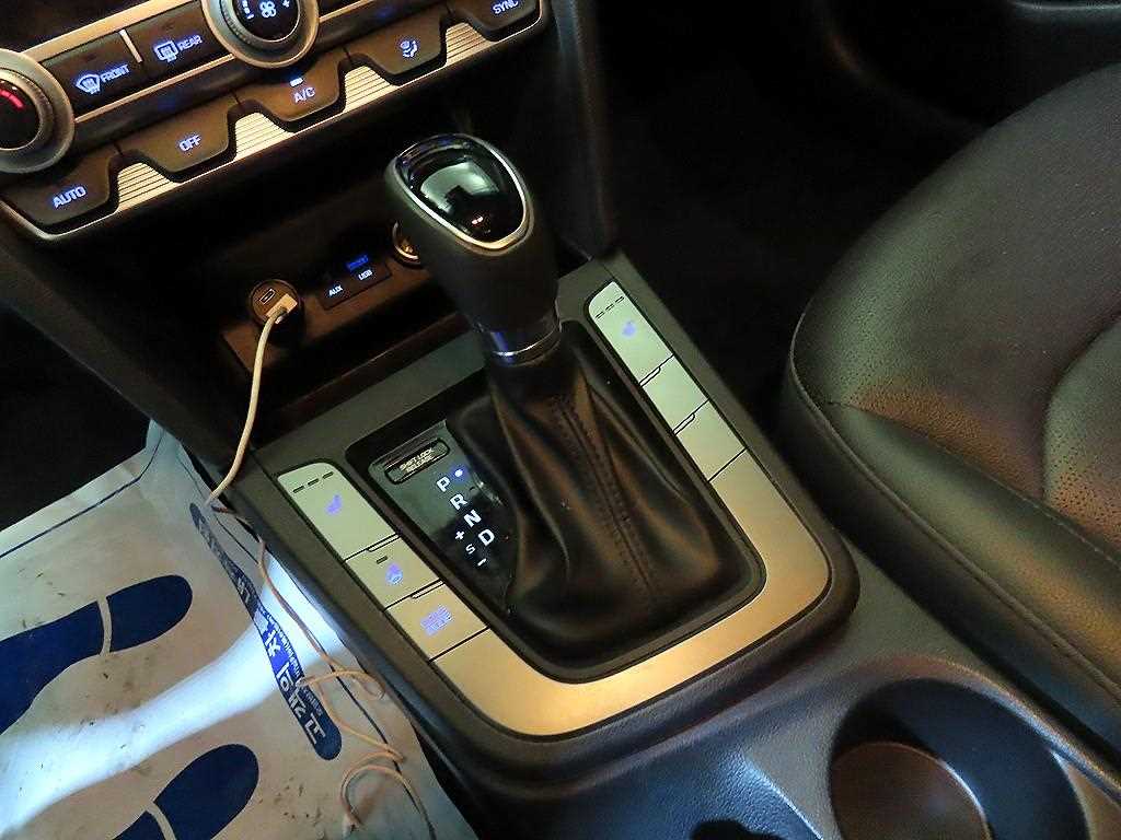 HYUNDAI Avante - Vista 12