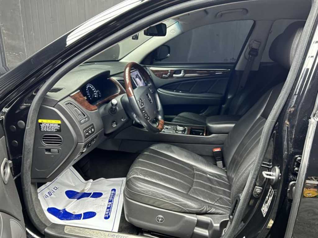 HYUNDAI Equus - Vista 5