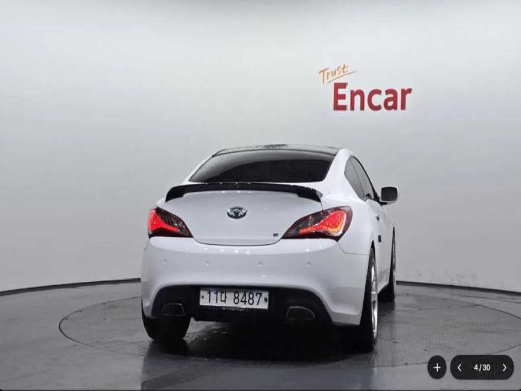 HYUNDAI Genesis - Vista 4
