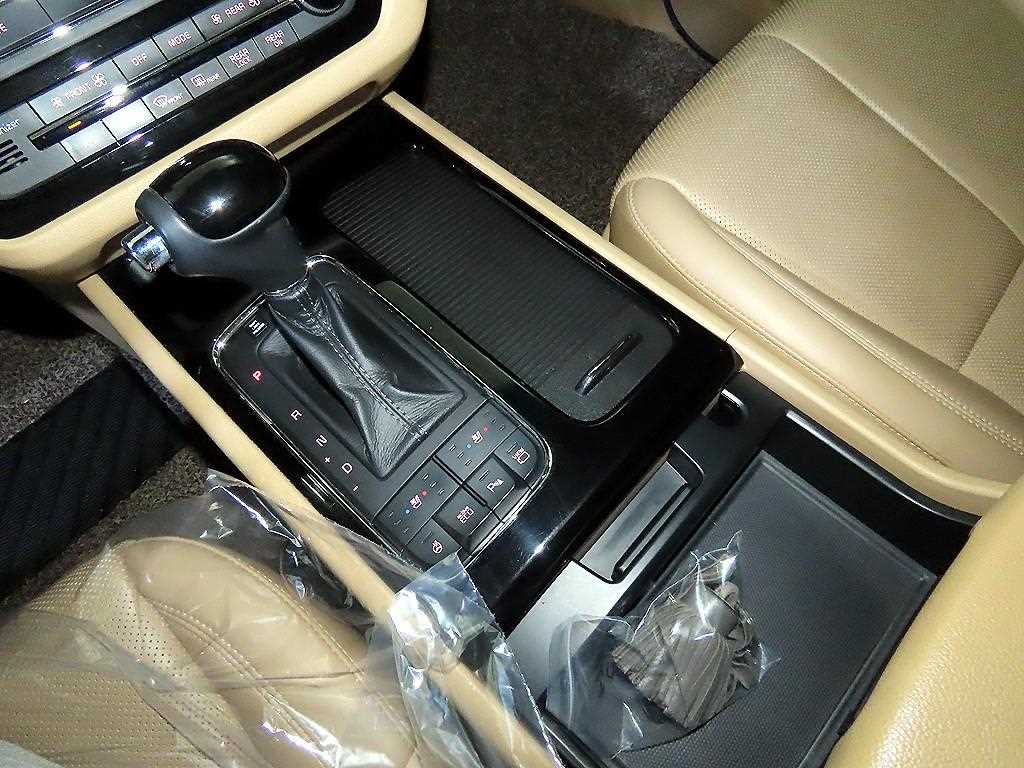 KIA Carnival - Vista 12