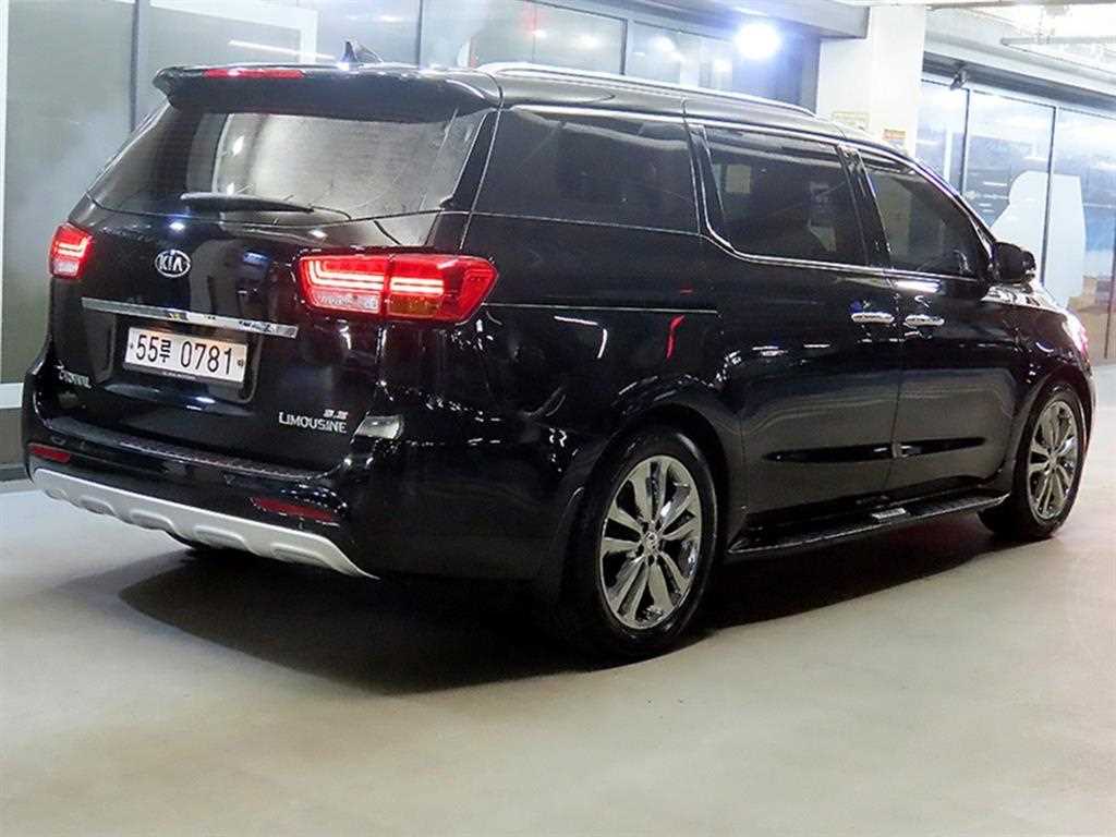 KIA Carnival - Vista 4