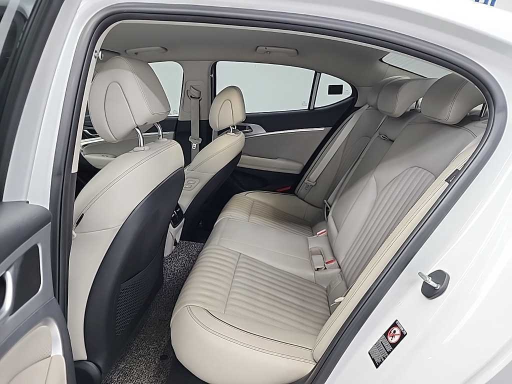 Genesis G70 - Vista 12