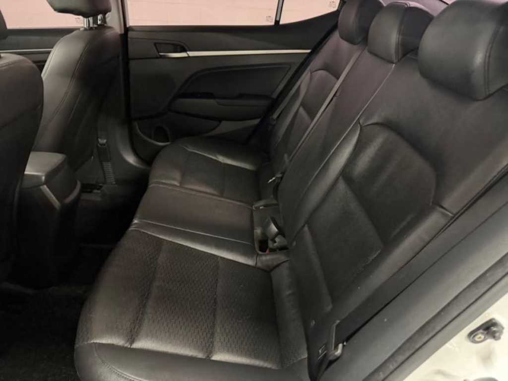 HYUNDAI Avante - Vista 7