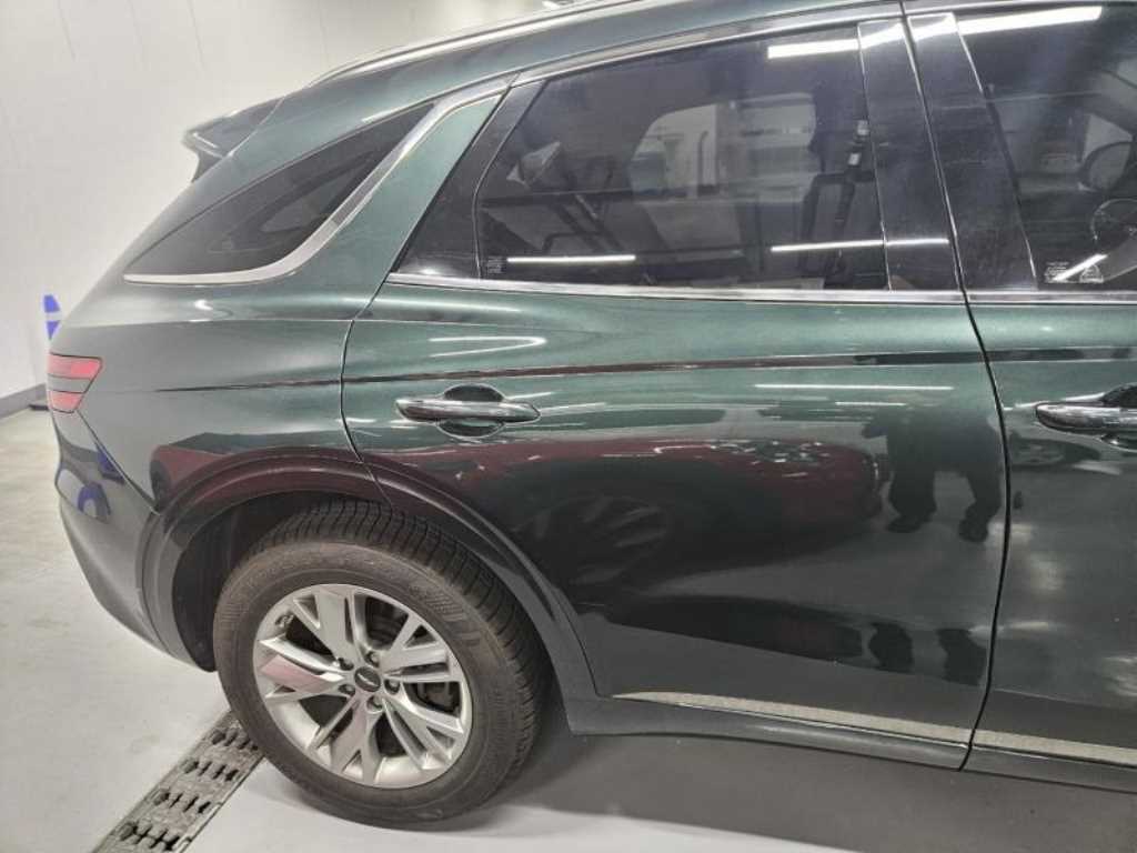 Genesis GV70 - Vista 5