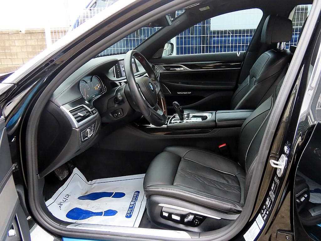 BMW 7 Series - Vista 5