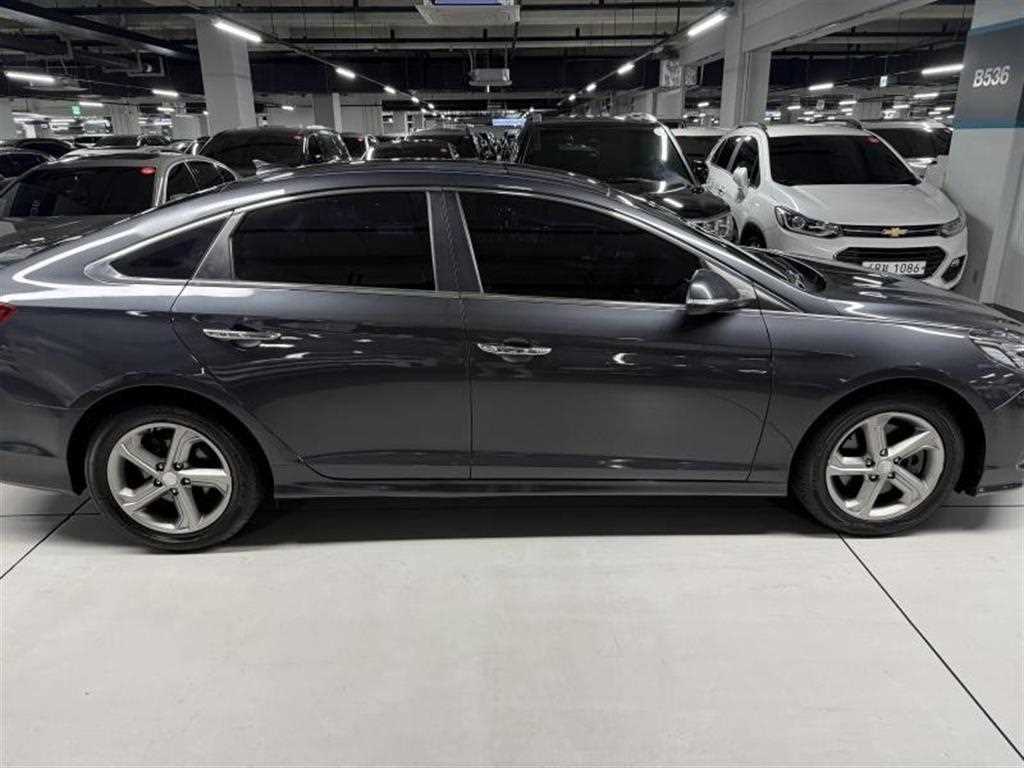 HYUNDAI Sonata - Vista 4