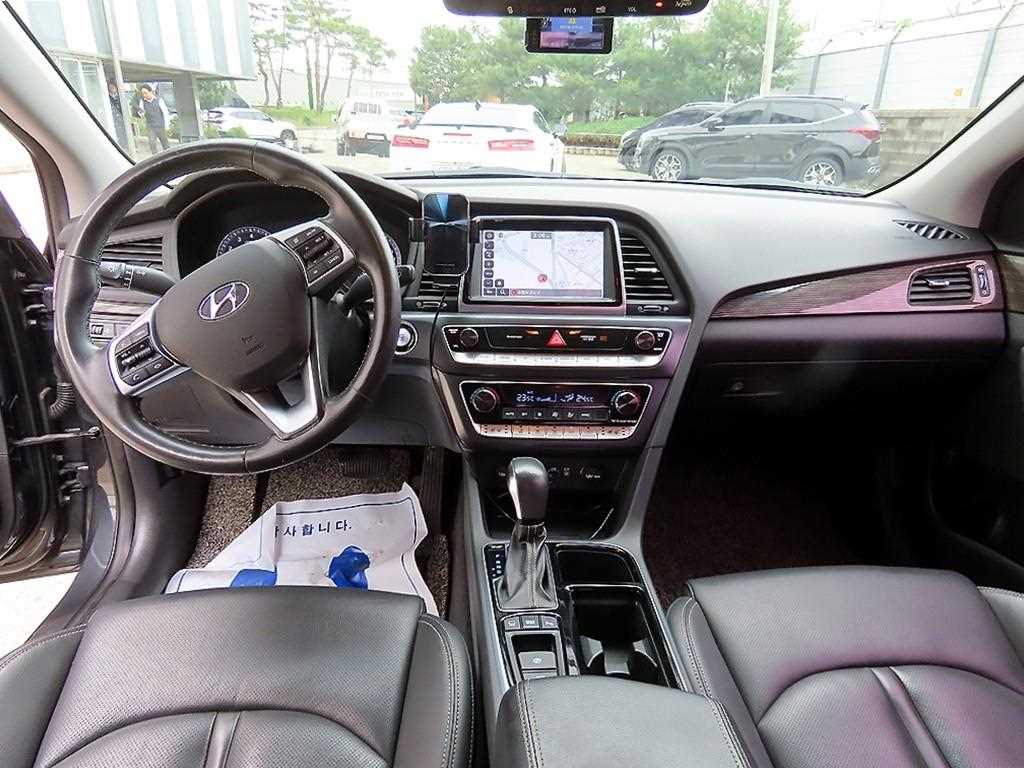 HYUNDAI Sonata - Vista 7