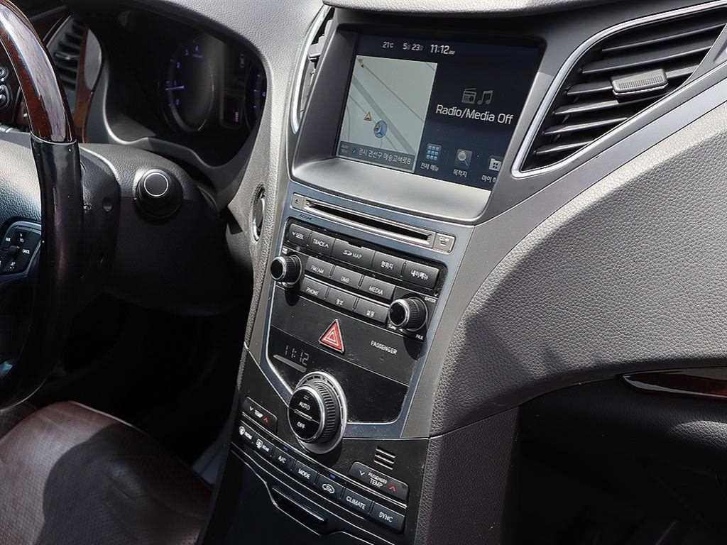 HYUNDAI Grandeur - Vista 11