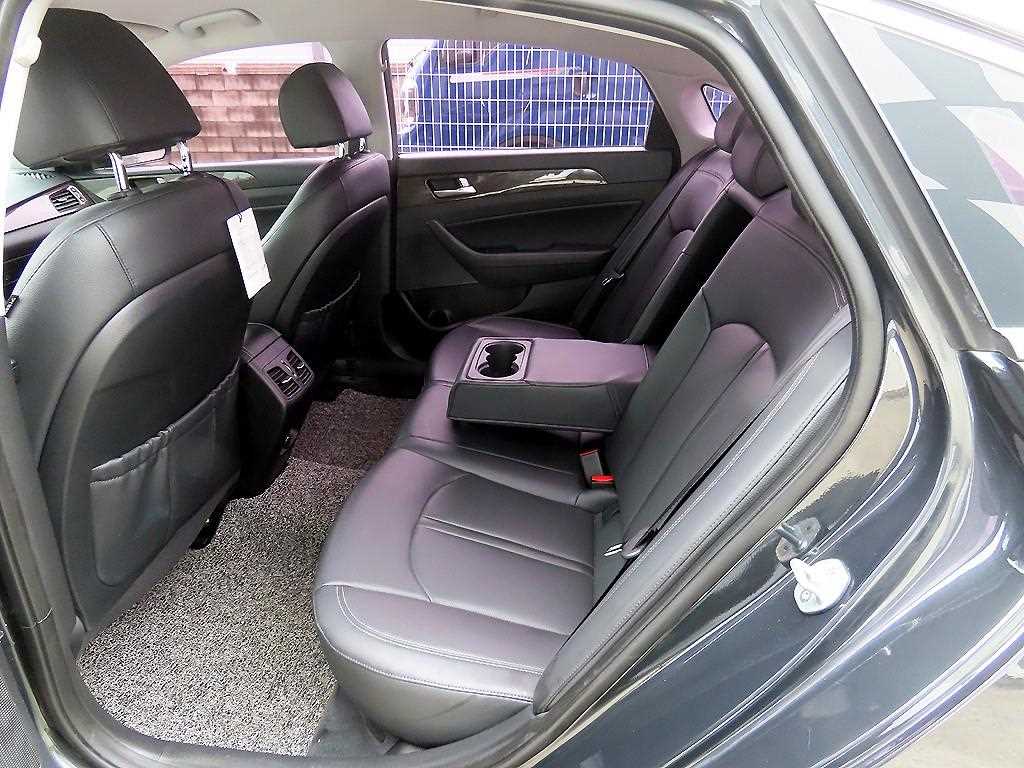 HYUNDAI Sonata - Vista 6