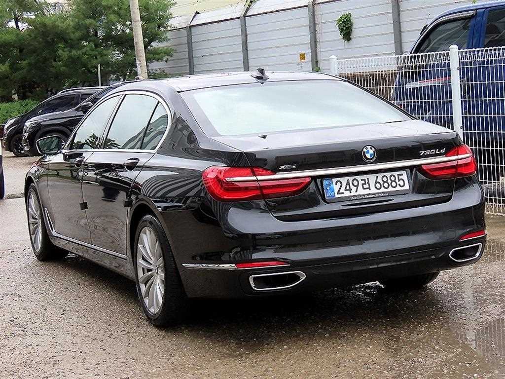BMW 7 Series - Vista 3